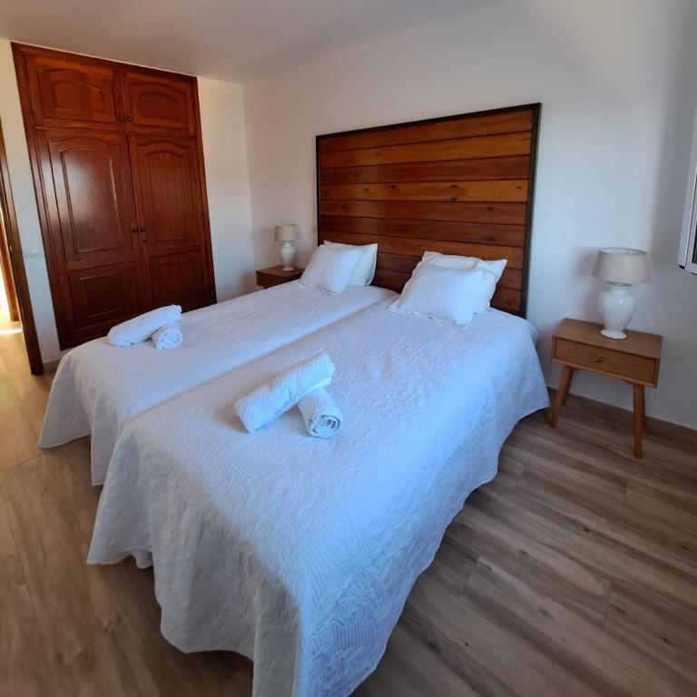Villa Volcanes, Big House, Gardens Heated Pool - Casa de 4 dormitorios - 2