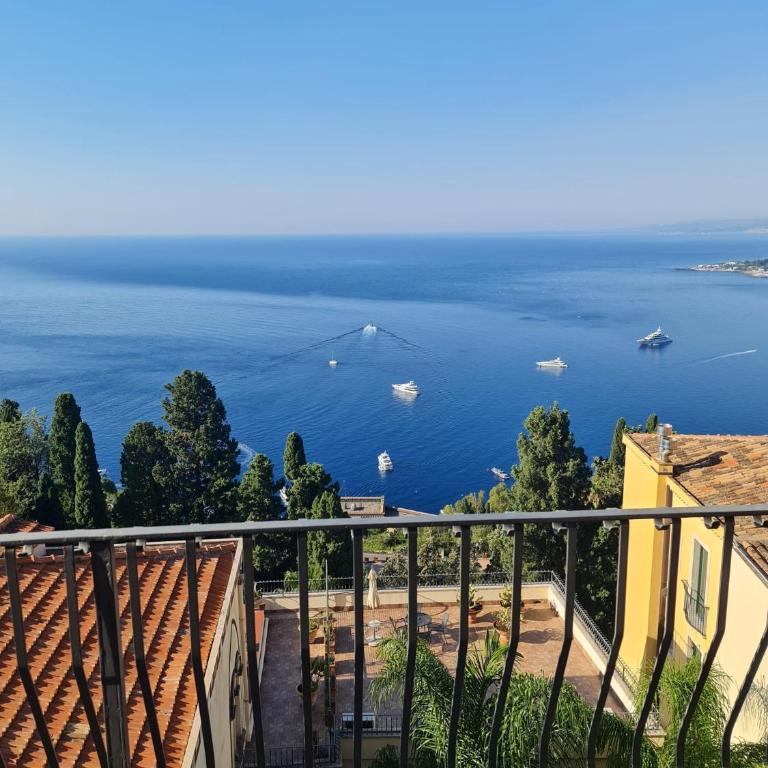 Carmela-Enzo Apartment Taormina View - Appartamento Standard con 2 Camere da Letto - 2
