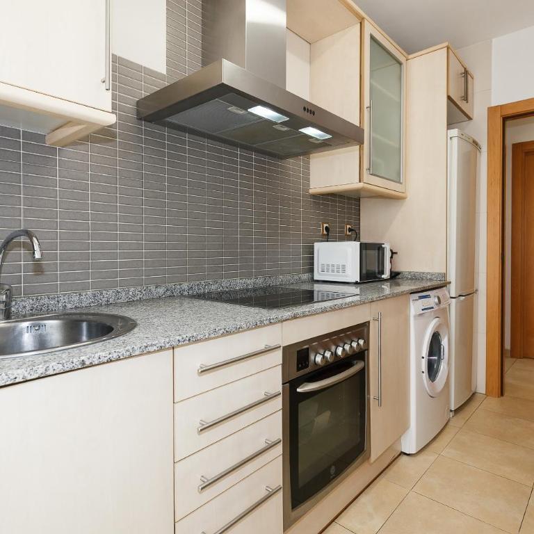 UHC ELS PINS APARTMENTS - Two-Bedroom Apartment - 11