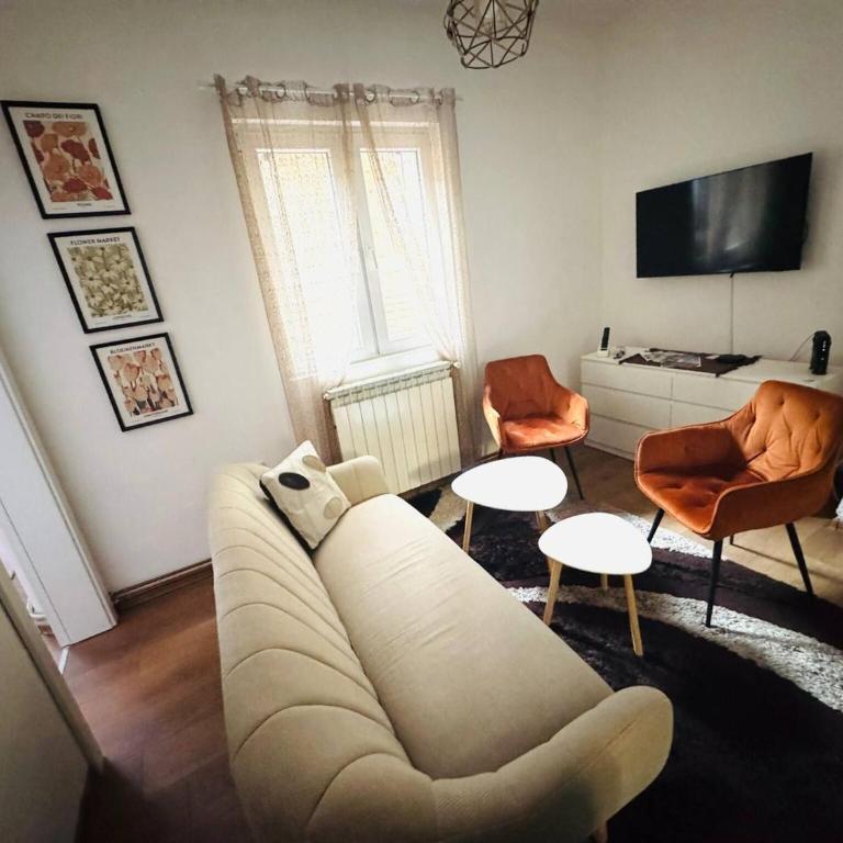 Miss Nareens Central Apartment with free garage - Apartment - 1