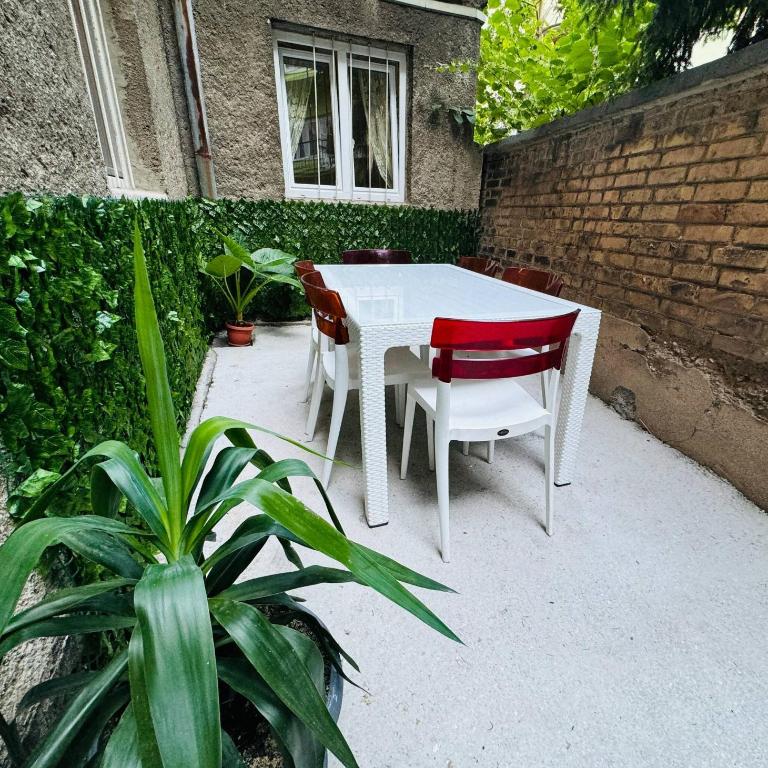 Miss Nareens Central Apartment with free garage - Apartment - 19