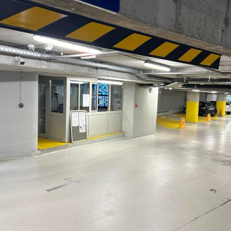 Miss Nareens Central Apartment with free garage - Apartment - 24