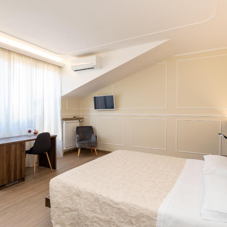 Scaligero Rooms - Camera Matrimoniale Deluxe con Balcone - 2