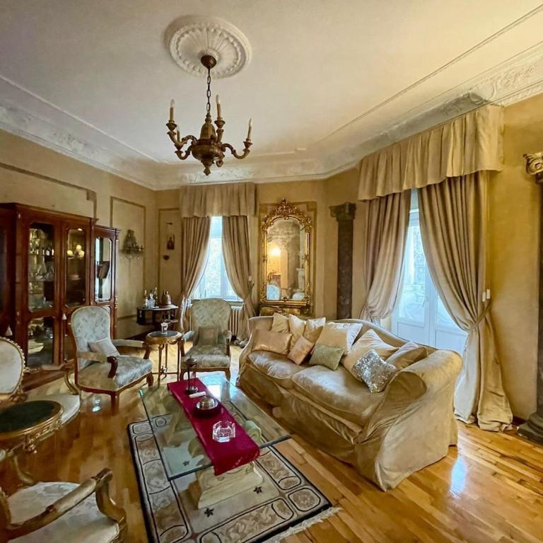 Dorcol Mansion 3BR Apartment at City Center - Three-Bedroom Apartment - 1