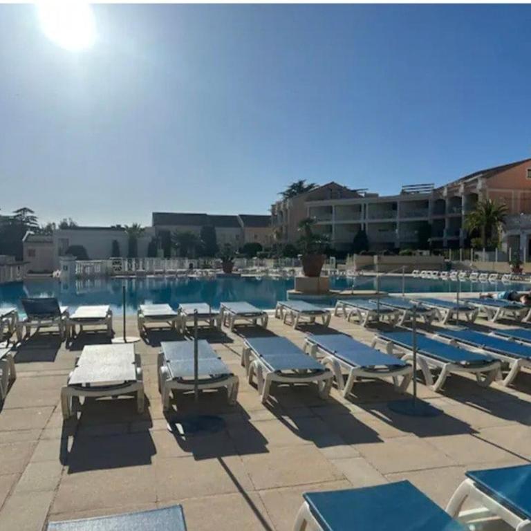 Vue mer piscine parking tennis 4 personnes - Apartment mit 1 Schlafzimmer, Meerblick und Terrasse - 26