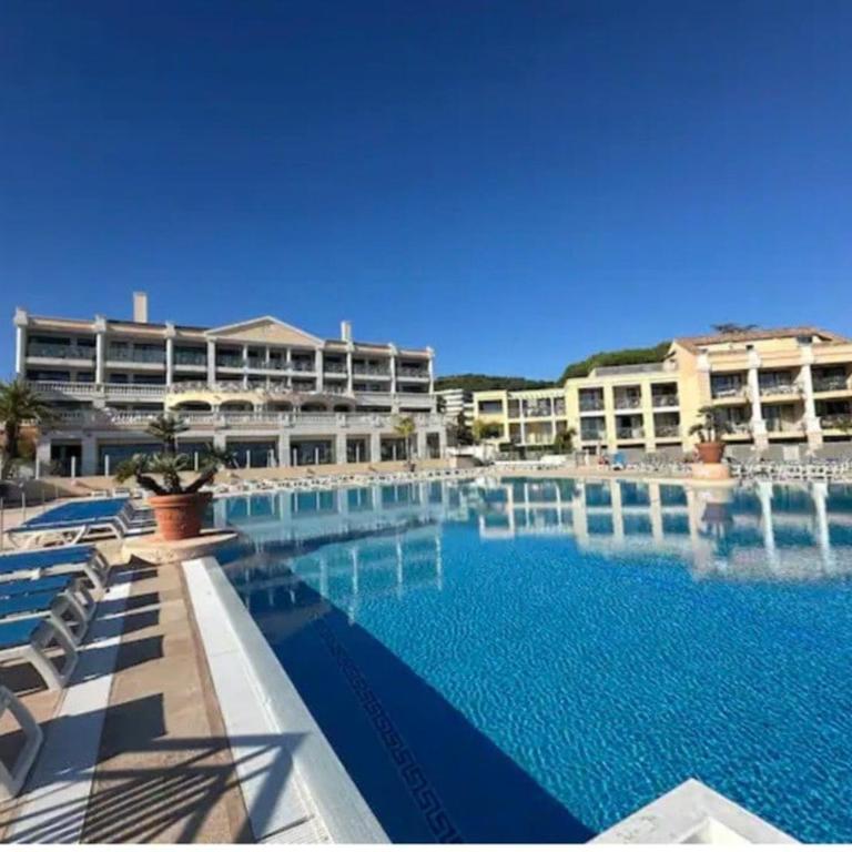 Vue mer piscine parking tennis 4 personnes - Apartment mit 1 Schlafzimmer, Meerblick und Terrasse - 34