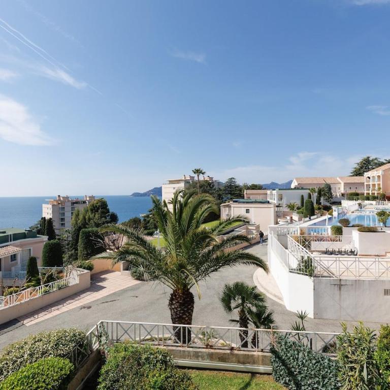 Vue mer piscine parking tennis 4 personnes - Apartment mit 1 Schlafzimmer, Meerblick und Terrasse - 40