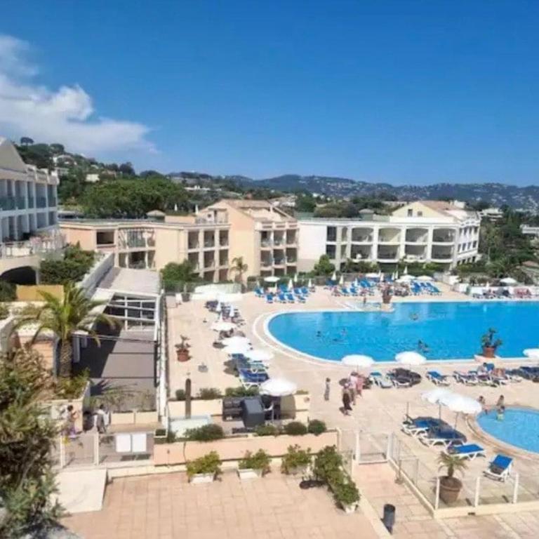 Vue mer piscine parking tennis 4 personnes - Apartment mit 1 Schlafzimmer, Meerblick und Terrasse - 47