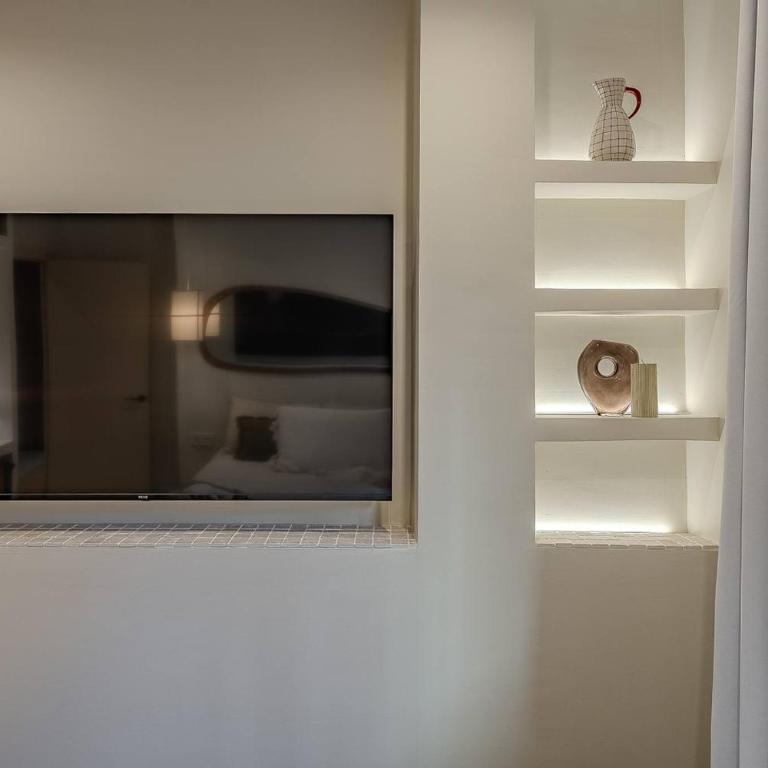 Bright Apartment in Barcelona - Three-Bedroom Apartment - 18