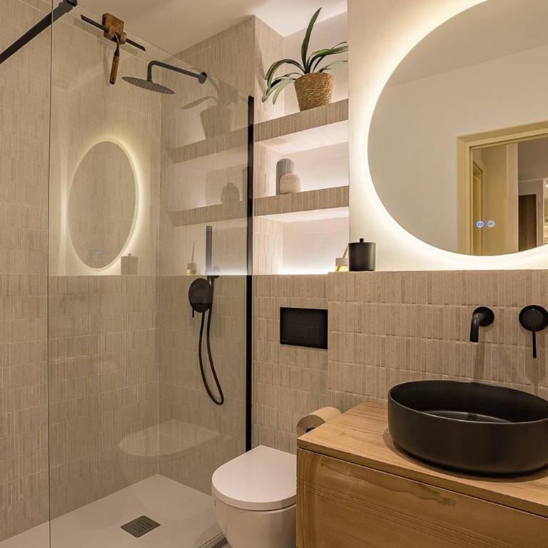 Bright Apartment in Barcelona - Three-Bedroom Apartment - 29