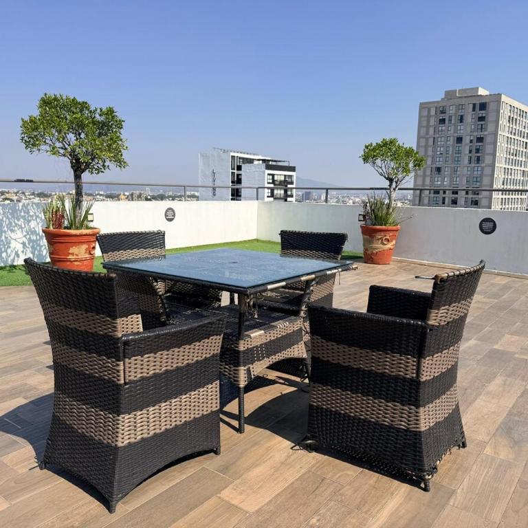 Departamento muy amplio, vista verde y alberca - Two-Room Apartment - 2