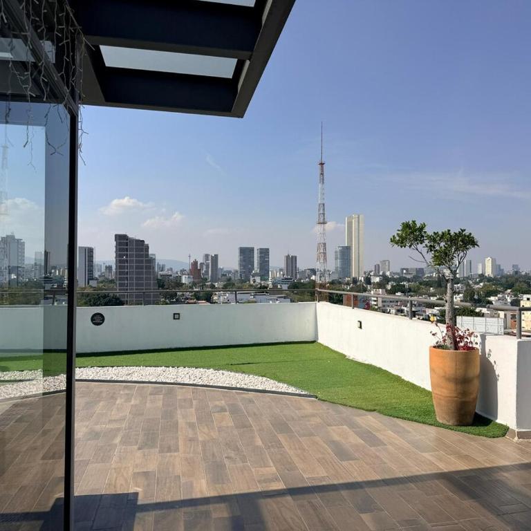 Departamento muy amplio, vista verde y alberca - Two-Room Apartment - 3