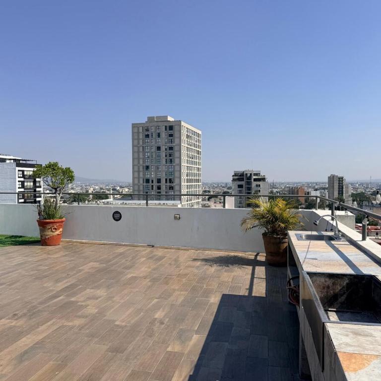 Departamento muy amplio, vista verde y alberca - Two-Room Apartment - 13