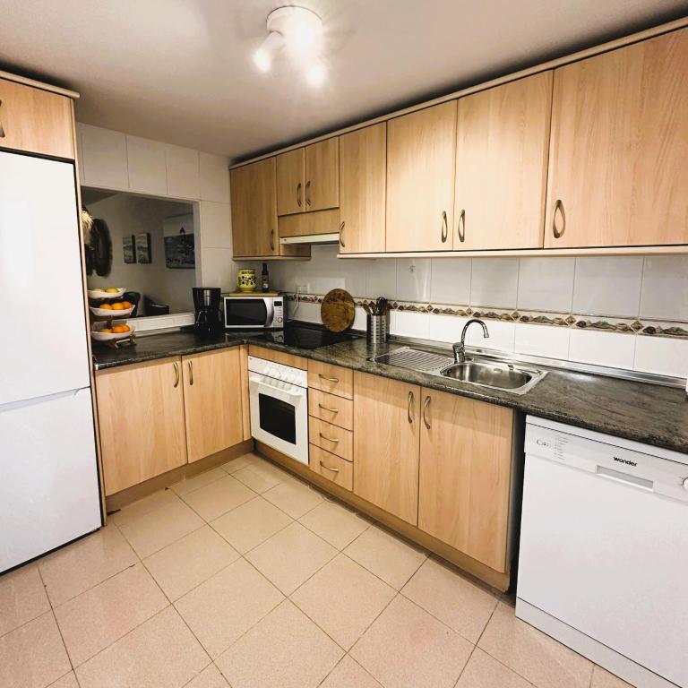 Las Terrazas - Three-Bedroom Apartment - 9