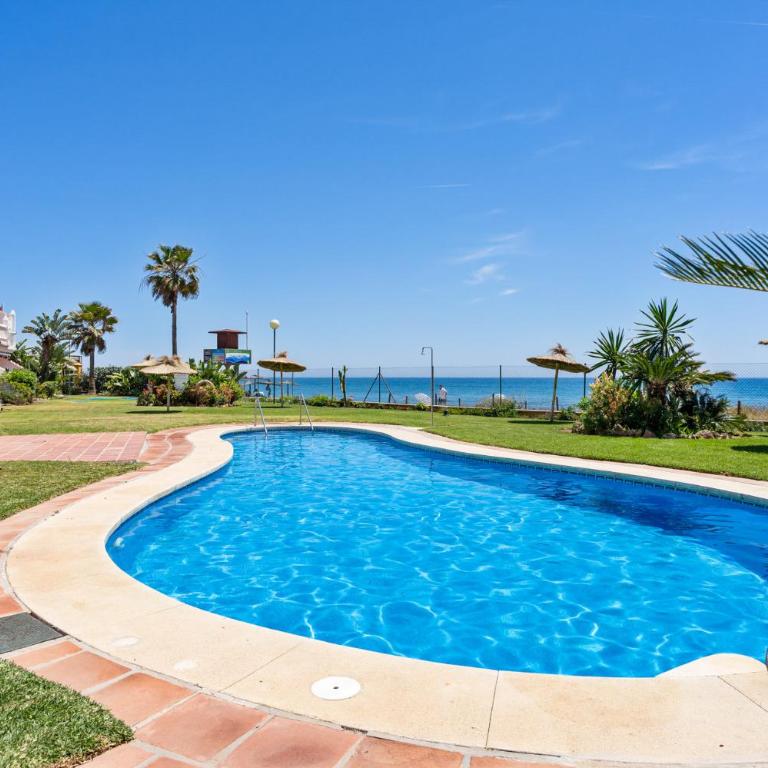 Vivi Homes - Mirazul - front beach view - pool - terrace - Apartamento de 3 dormitorios con vistas al océano - 29