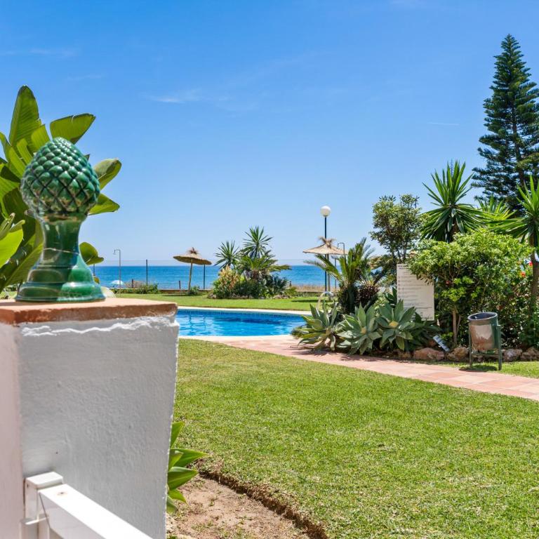 Vivi Homes - Mirazul - front beach view - pool - terrace - Apartamento de 3 dormitorios con vistas al océano - 32