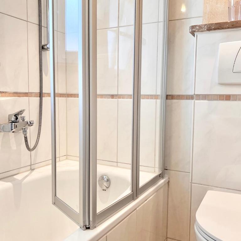 Alpenhof Garnihotel & Ferienwohnungen - Budget Double Room - 2