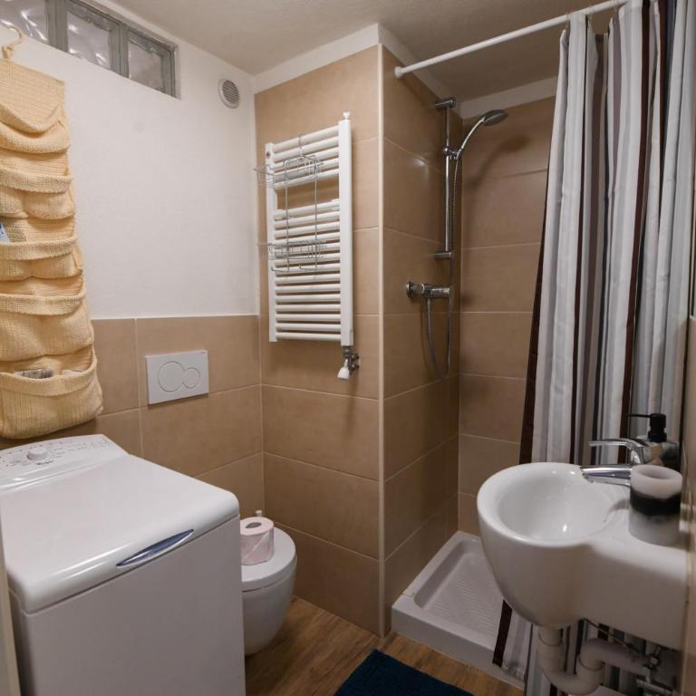 Sant'Orso Cozy Home - Two-Bedroom Apartment with Mountain View - 32