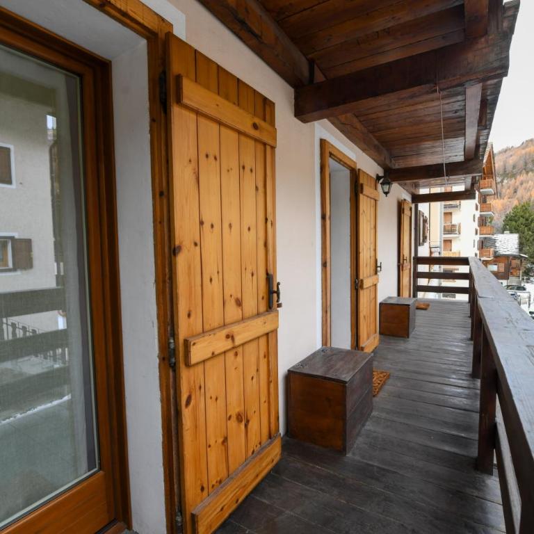 Sant'Orso Cozy Home - Two-Bedroom Apartment with Mountain View - 26