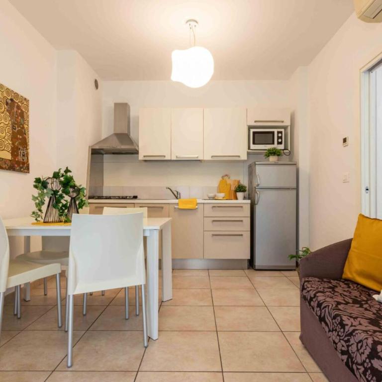 Relaxing apartment in a village with swimming pool - Apartment - 9