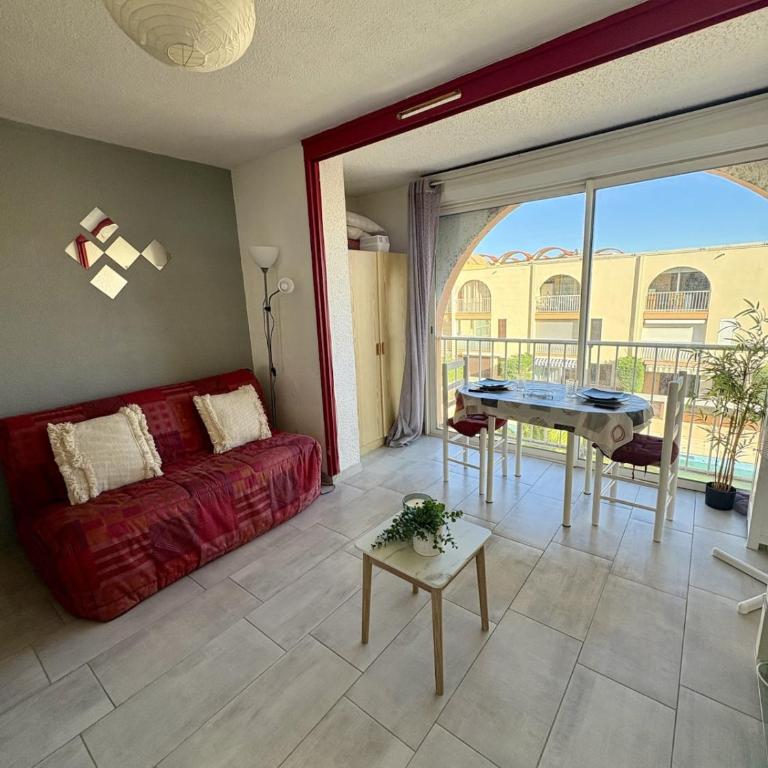 Studio à deux pas du port avec piscine - Studio - Vue sur Piscine - 1