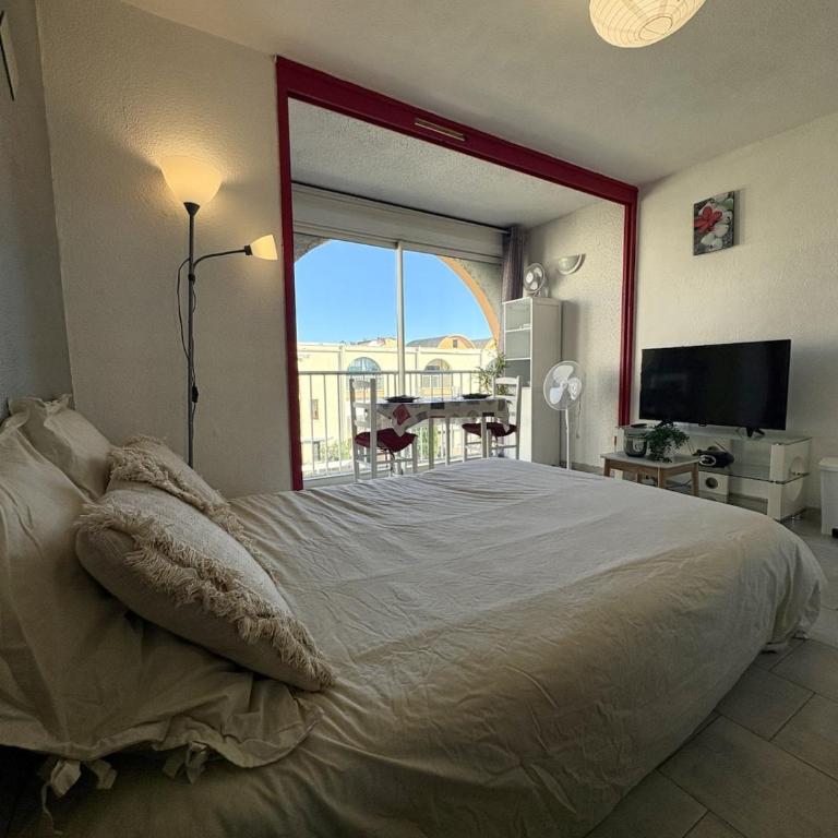 Studio à deux pas du port avec piscine - Studio - Vue sur Piscine - 2