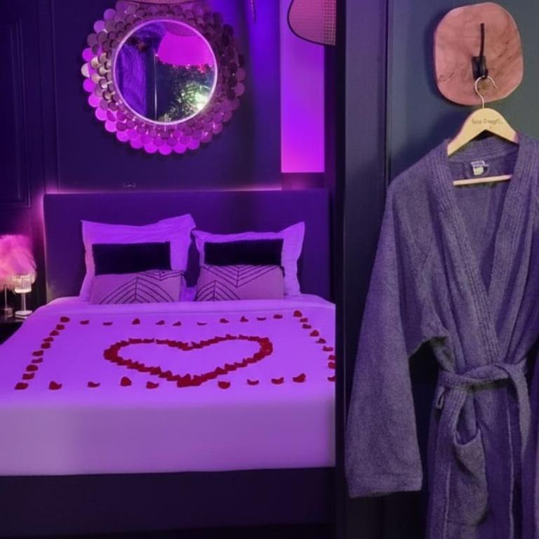 Suite Passion - Jacuzzi privé - Table massage - Deluxe One-Bedroom Apartment - 11