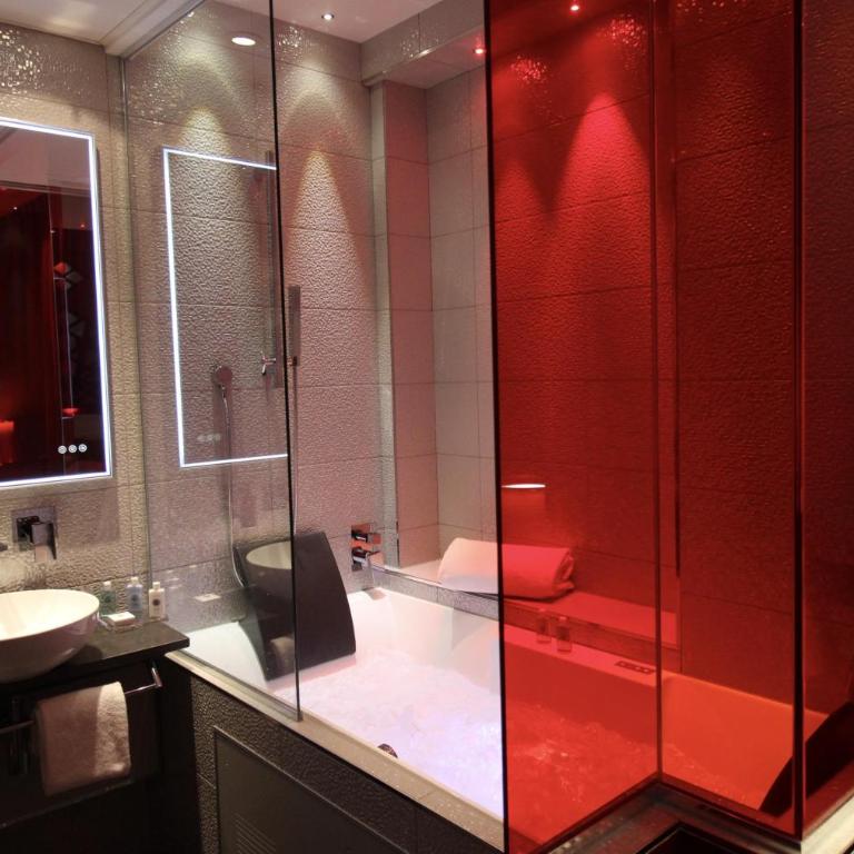 Secret de Paris - Hotel & Spa - Chambre Moulin Rouge avec Bain à Remous - 2