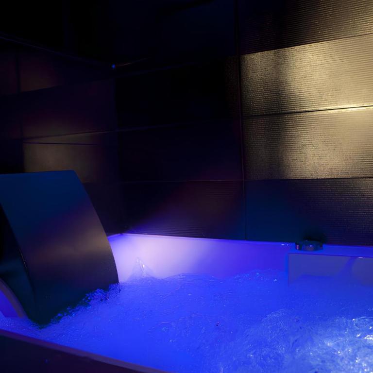 Secret de Paris - Hotel & Spa - Chambre Musée d'Orsay avec Bain à Remous - 4