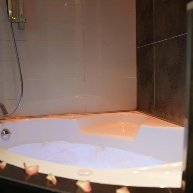 Secret de Paris - Hotel & Spa - Chambre Opéra Garnier avec Bain à Remous - 6