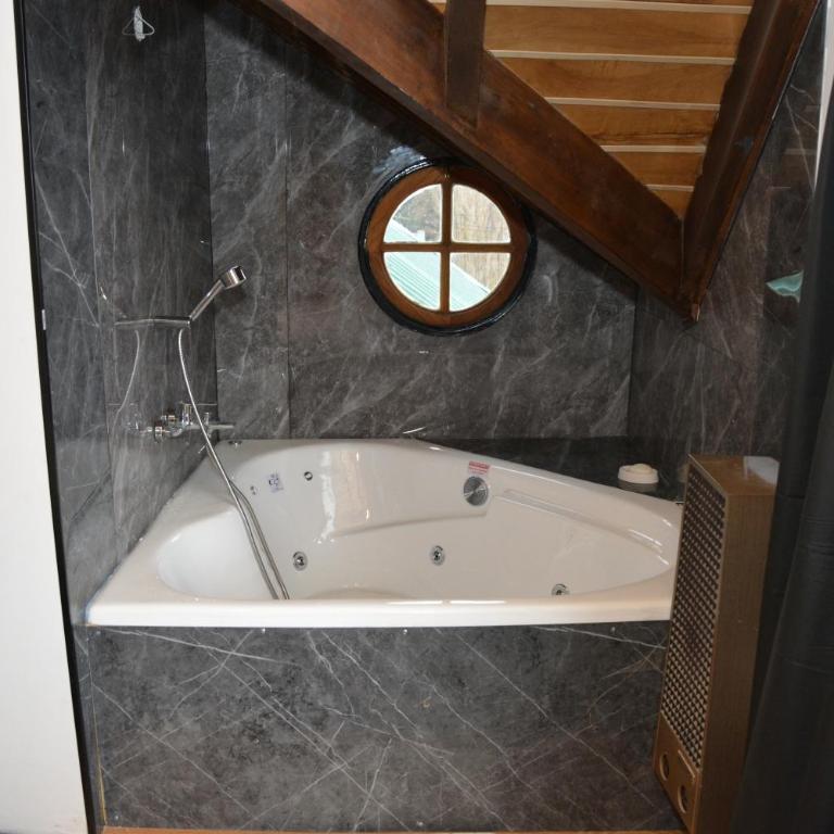 Maison MonChalet - Four-Bedroom Vacation Home - 36