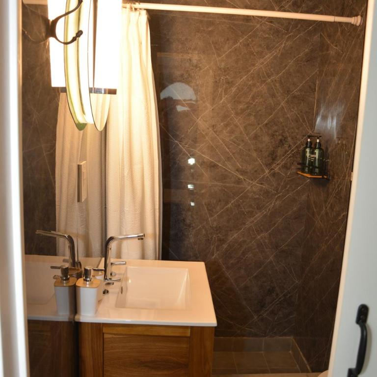 Maison MonChalet - Four-Bedroom Vacation Home - 41