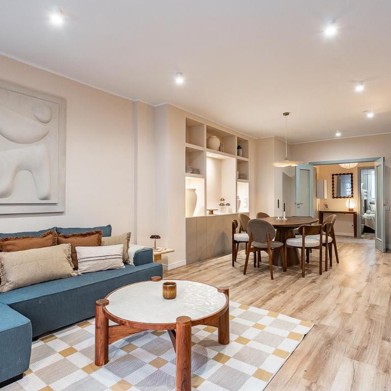 Comfortable and spacious flat in Barcelona - Three-Bedroom Apartment - 1