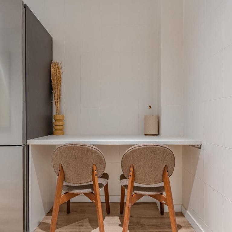 Comfortable and spacious flat in Barcelona - Three-Bedroom Apartment - 13