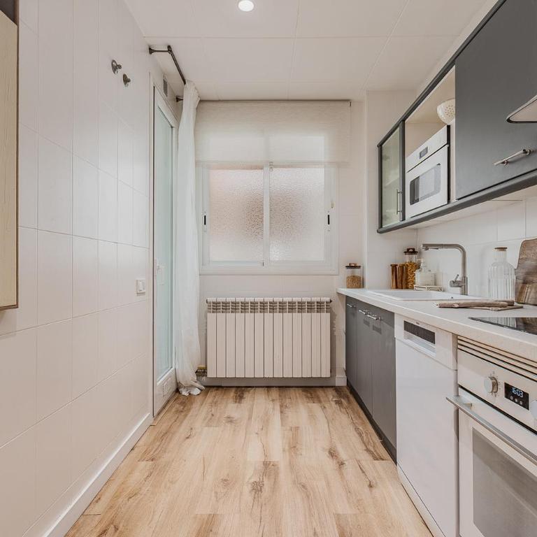 Comfortable and spacious flat in Barcelona - Three-Bedroom Apartment - 15
