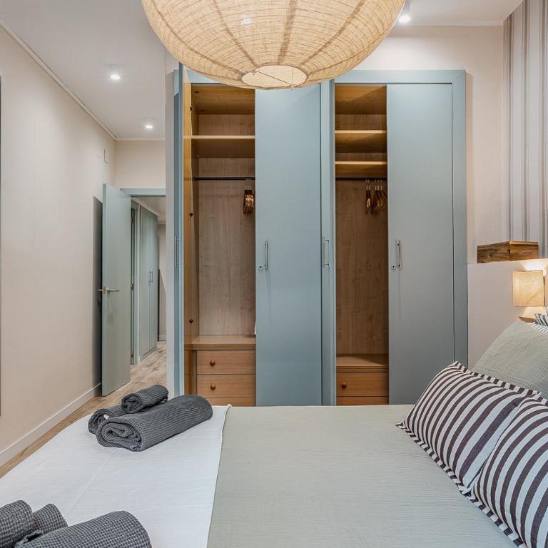 Comfortable and spacious flat in Barcelona - Three-Bedroom Apartment - 16