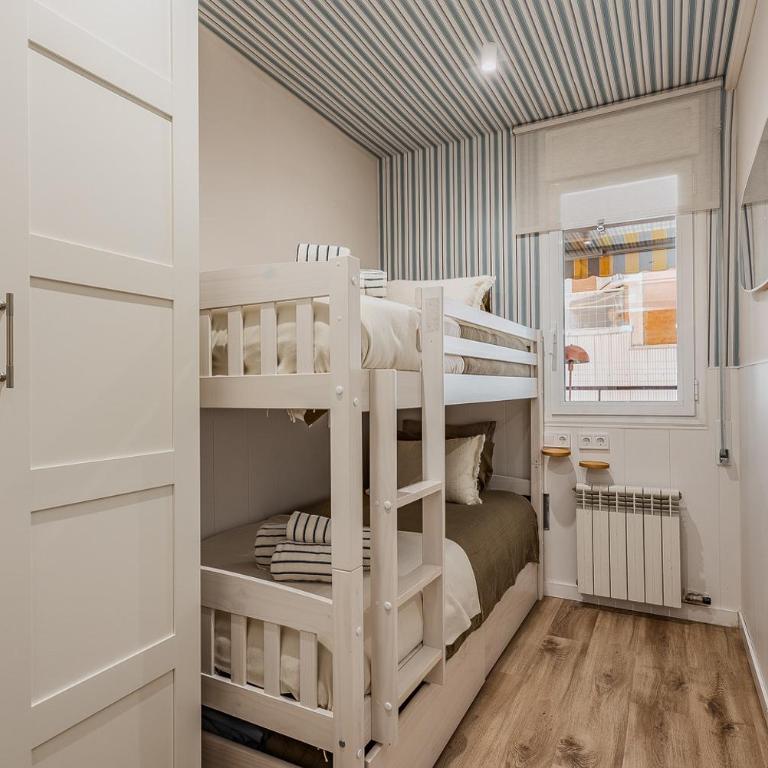 Comfortable and spacious flat in Barcelona - Three-Bedroom Apartment - 26