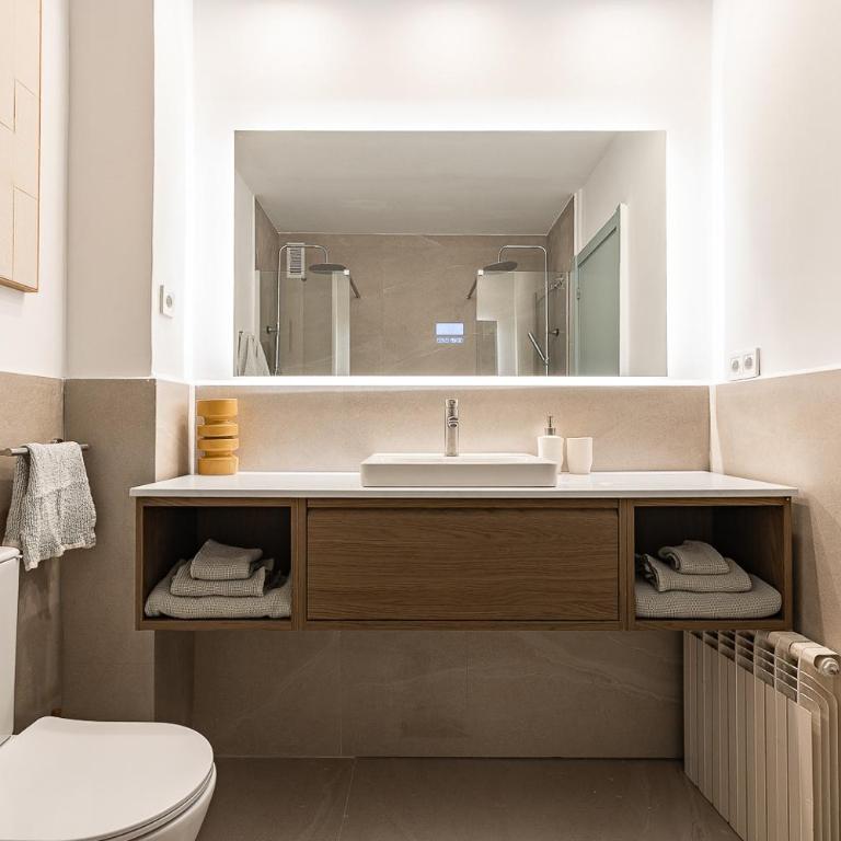 Comfortable and spacious flat in Barcelona - Three-Bedroom Apartment - 19