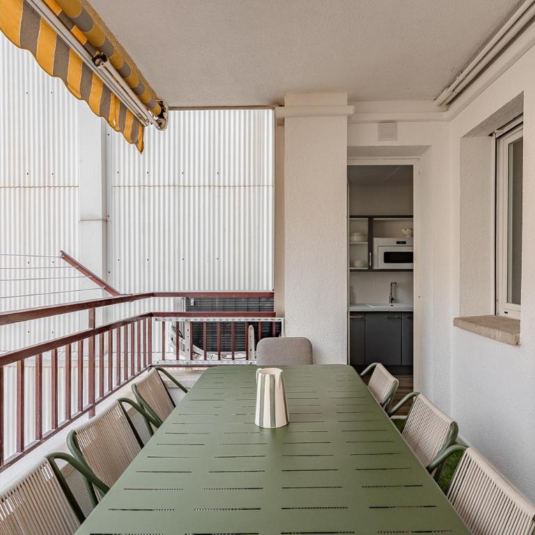 Comfortable and spacious flat in Barcelona - Three-Bedroom Apartment - 32