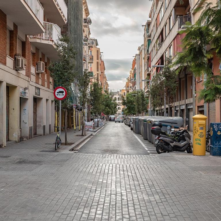 Comfortable and spacious flat in Barcelona - Three-Bedroom Apartment - 38