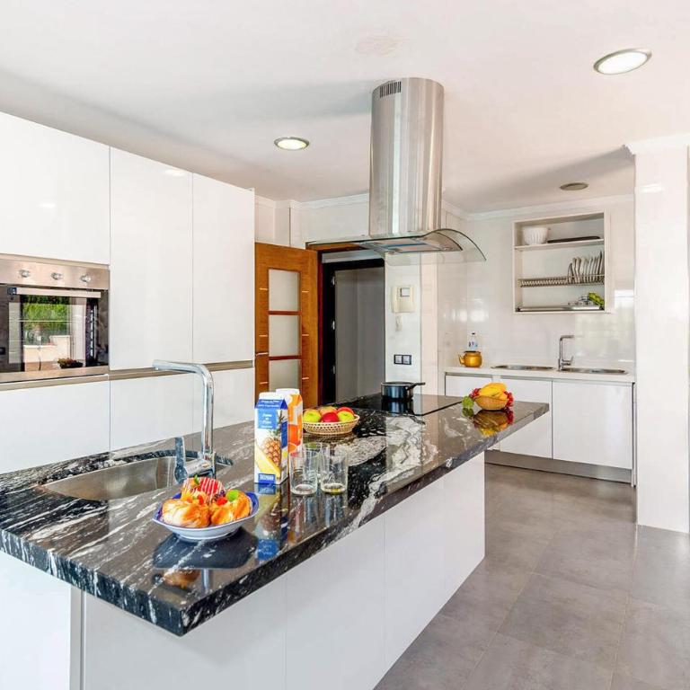 Amazing Home In Mijas Costa - Casa de vacaciones de 5 dormitorios - 5
