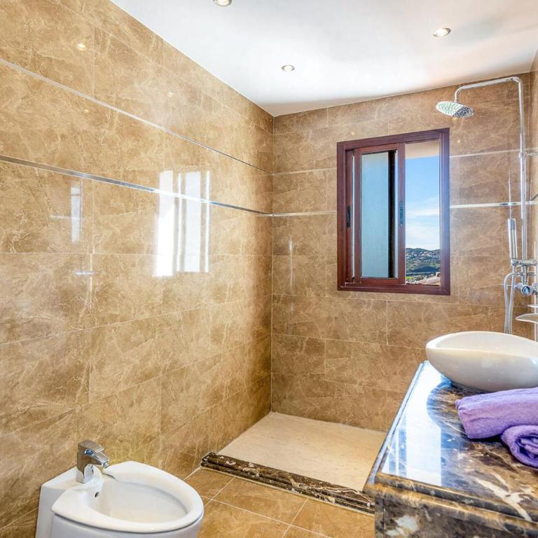 Amazing Home In Mijas Costa - Casa de vacaciones de 5 dormitorios - 10