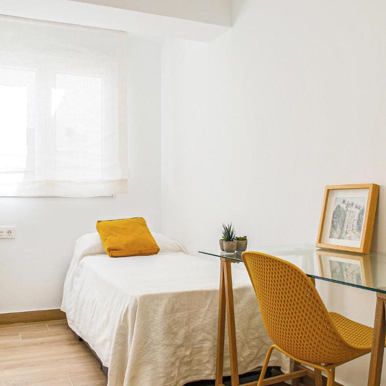 Lovely Apartment In Almeria With Wifi - Apartamento de 3 dormitorios - 6