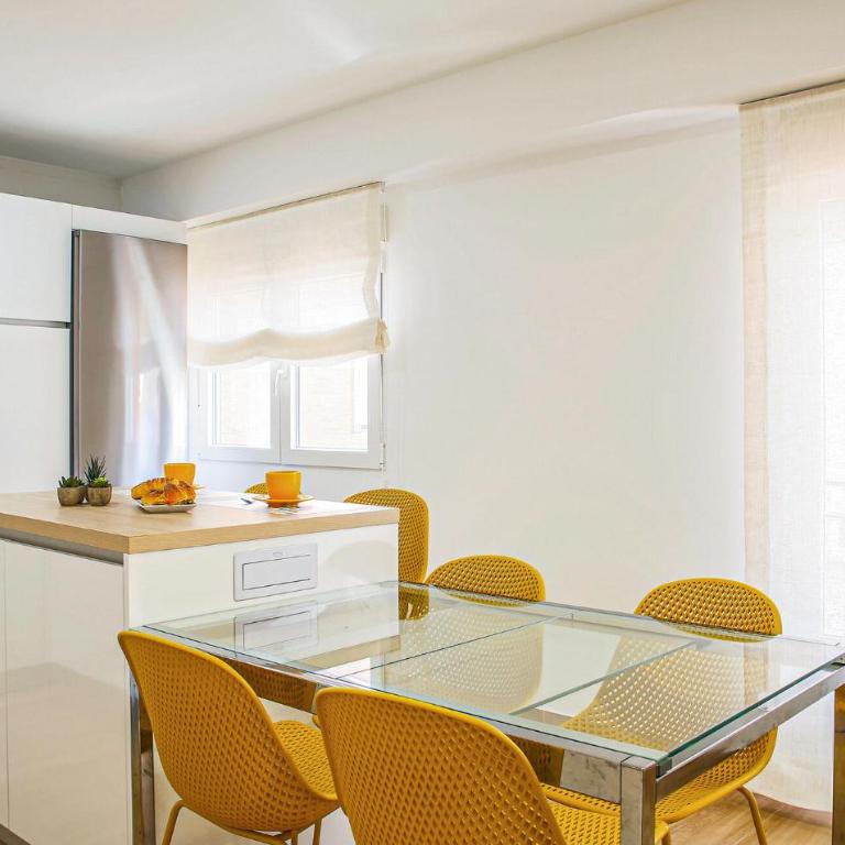 Lovely Apartment In Almeria With Wifi - Apartamento de 3 dormitorios - 4