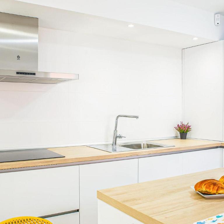 Lovely Apartment In Almeria With Wifi - Apartamento de 3 dormitorios - 10