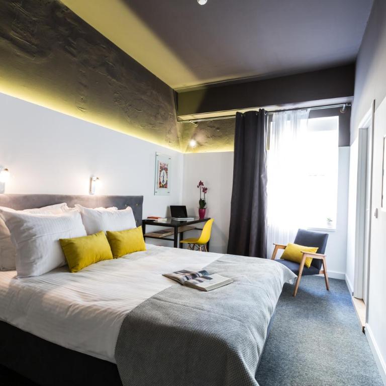 Hotel Bohemian Garni - Skadarlija - Standardna Dvokrevetna Soba sa Bračnim Krevetom - 4