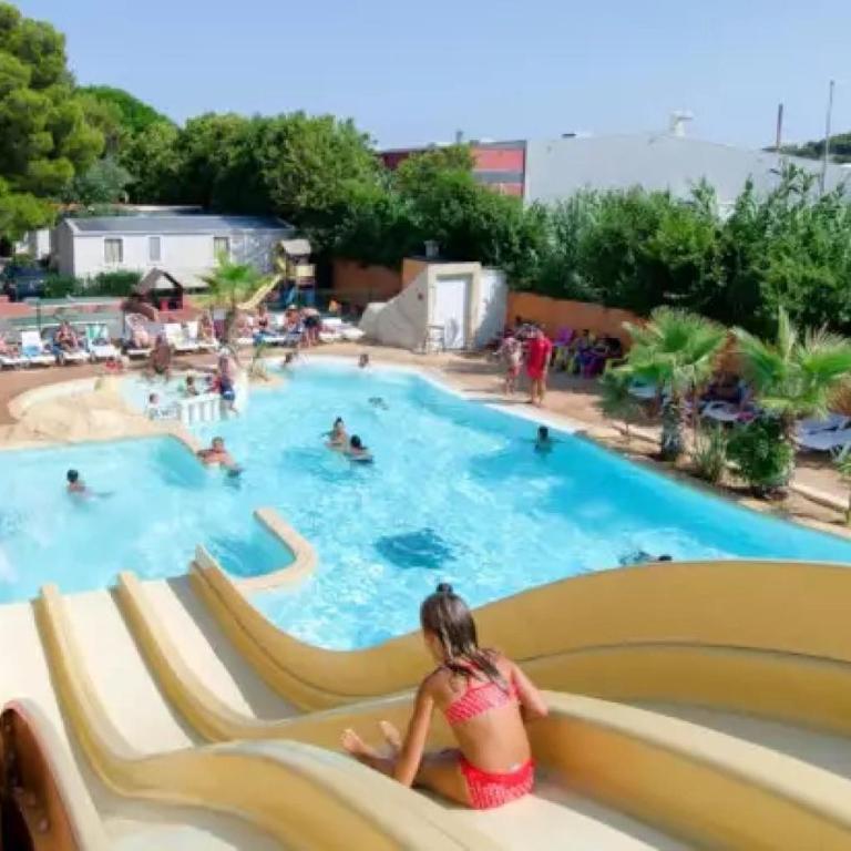 ZEcamping 3 parc aquatique piscine à 2km de la plage animaux acceptés - Casa Mobile - 1