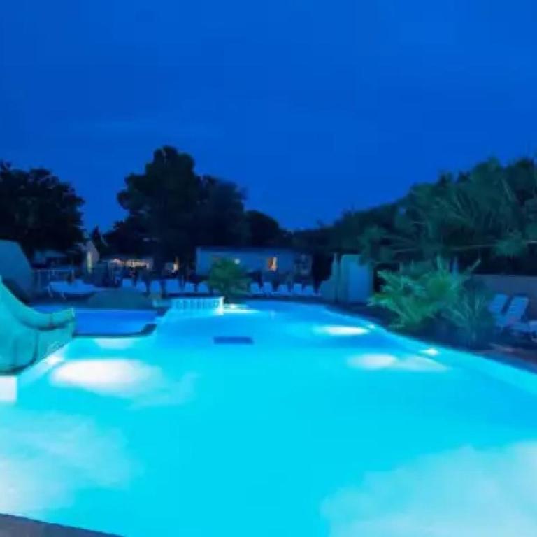 ZEcamping 3 parc aquatique piscine à 2km de la plage animaux acceptés - Casa Mobile - 2