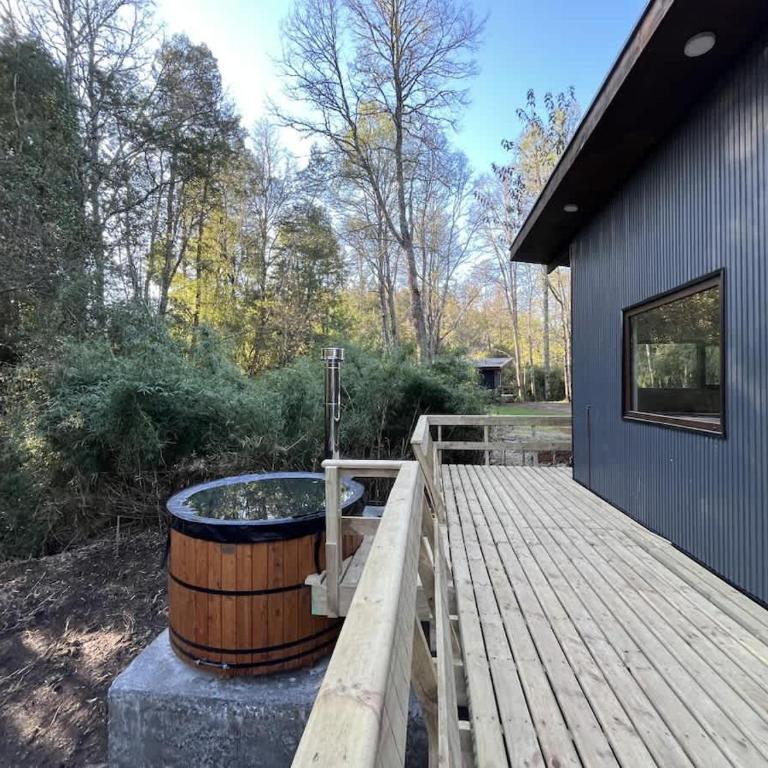BUHO Cabin Cypress BBQ Smart TV Wood Hot Tub - Bungalow - 8