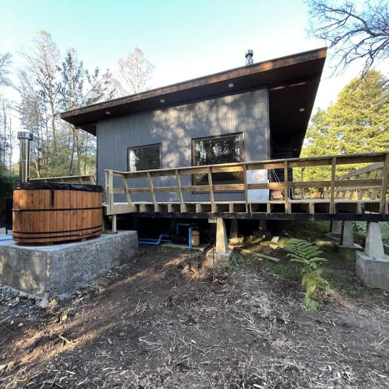 BUHO Cabin Cypress BBQ Smart TV Wood Hot Tub - Bungalow - 11
